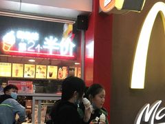 等位区-麦当劳(东直门外大街店)
