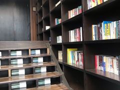 -钟书阁(松江泰晤士小镇店)