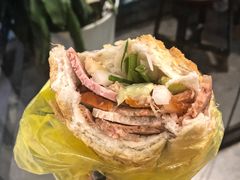 -Bánh Mì Huynh Hoa
