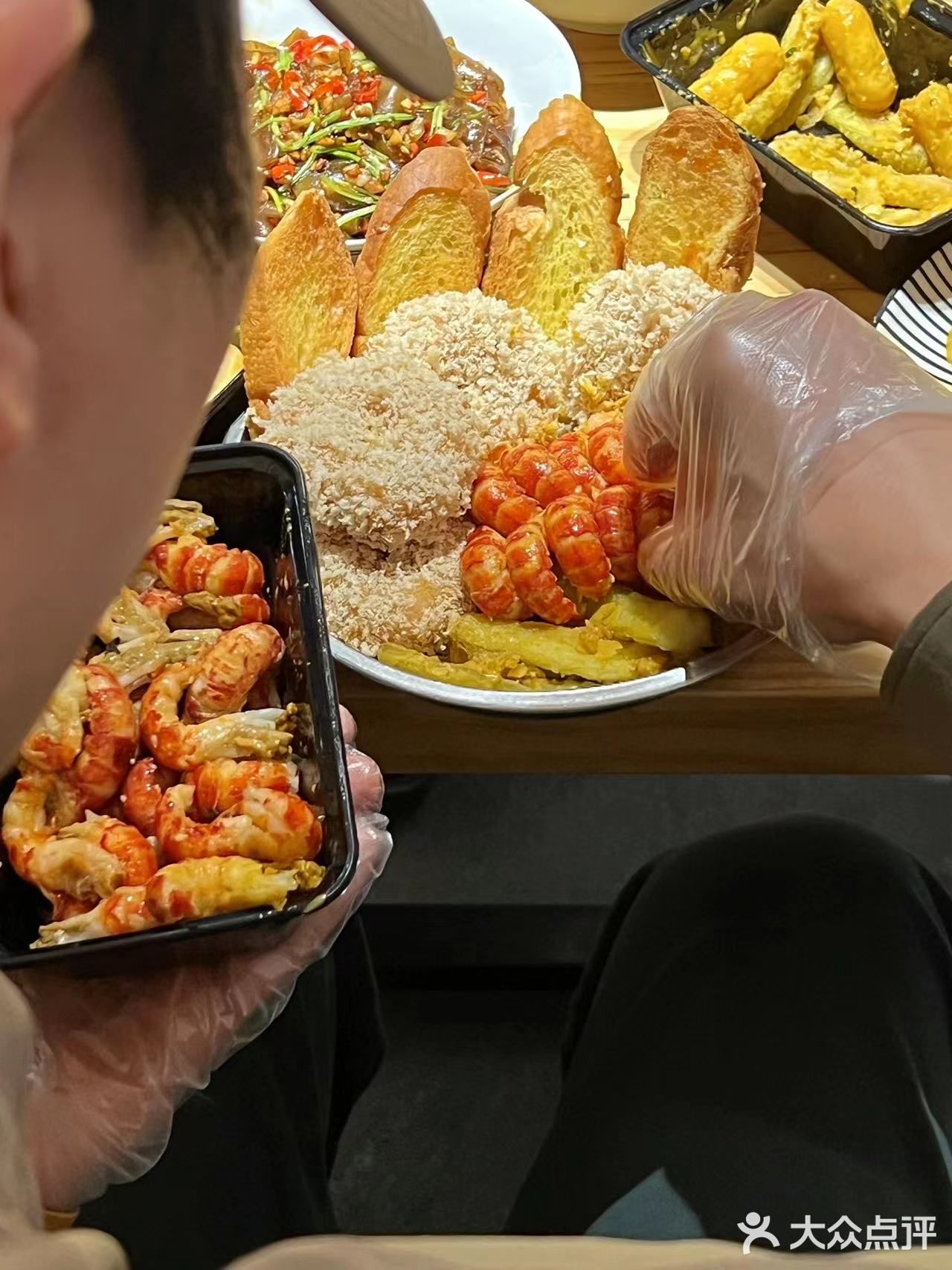 曼谷街头感十足 和店里的泰式柠檬茶/椰奶冻很搭