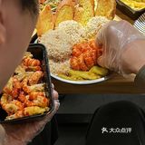 曼谷街头感十足 和店里的泰式柠檬茶/椰奶冻很搭