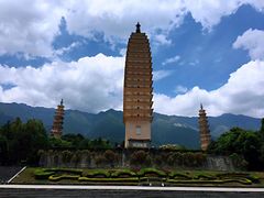 -三塔倒影公园