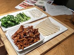 -娜仁图雅蒙古美食村(33小镇店)