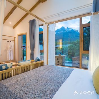 住进丽江 | 雪山下的简约原木风度假民宿