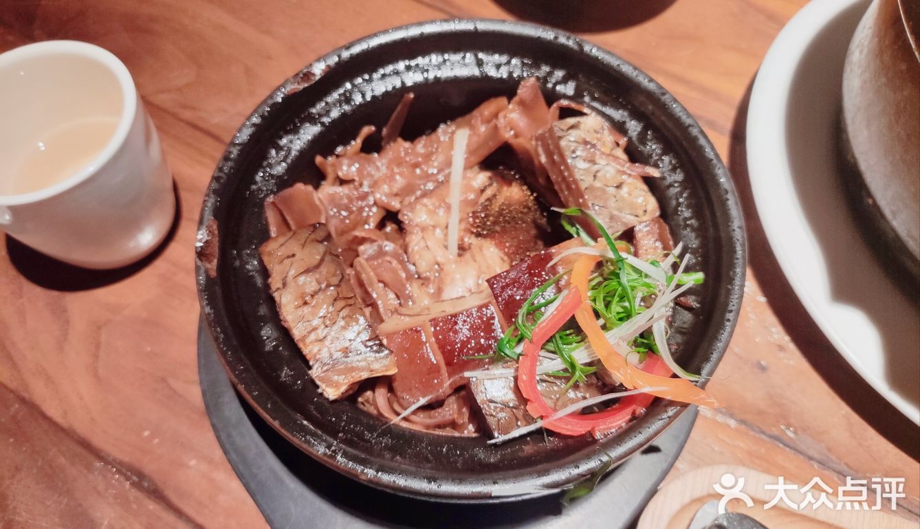 「外婆家(壹方城店)」初次到外婆家跟小姐妹过来一起吃饭点了我们最喜爱喜欢吃的菜非常的赞赏尤其是小哥哥小姐姐挺受欢迎的尤其是俊辉小哥哥服务超级好说话好听下次一定要带小姐妹过来外婆家吃饭「糖醋里脊」「茶香鸡」「面包新秀」「外婆家(壹方城店)」「外婆家红烧肉」