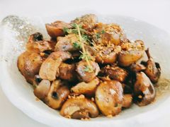 扒香草蒜茸蘑菇-拾挚扒房(招商花园城店)