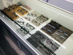 -提一眼镜·蔡司·依视路(小寨店)
