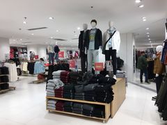 -优衣库(重庆星光时代广场店)