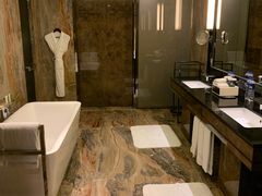 -广州天河希尔顿酒店