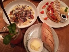 -ROAST coffee & eatery