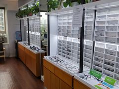 -视野联行眼镜•蔡司•依视路(温江店)