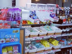 -全家便利店(洛川东路店)