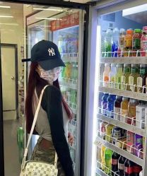 -艺格造型染发烫发