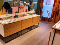 -LOOK眼镜·蔡司依视路配镜(宝山万达店)