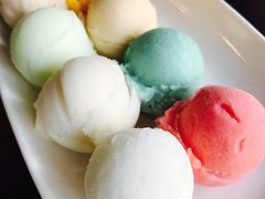 -莓园冰淇淋店