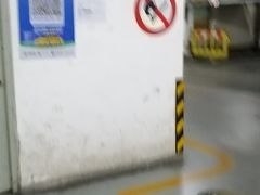 -世纪都会-停车场
