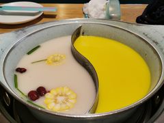 金汤猪肚鸡双味锅-青瓷火锅料理(西单大悦城店)