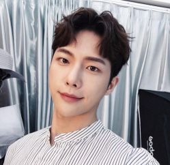 -变画·发型STUDIO