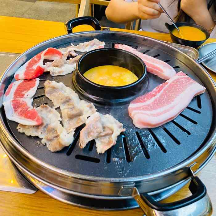韩国本味烤肉专家-"上周跟同事去吃的烤肉 因为健身太缺油脂了.