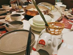 -洪氏嗨捞·广东猪肚鸡·椰子鸡火锅(西咸万象城店)