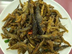 椒盐小溪鱼-黄牛肉馆·皖南土菜