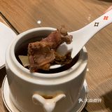 居然是透明的，坐上背靠还可以，差一点舒适感