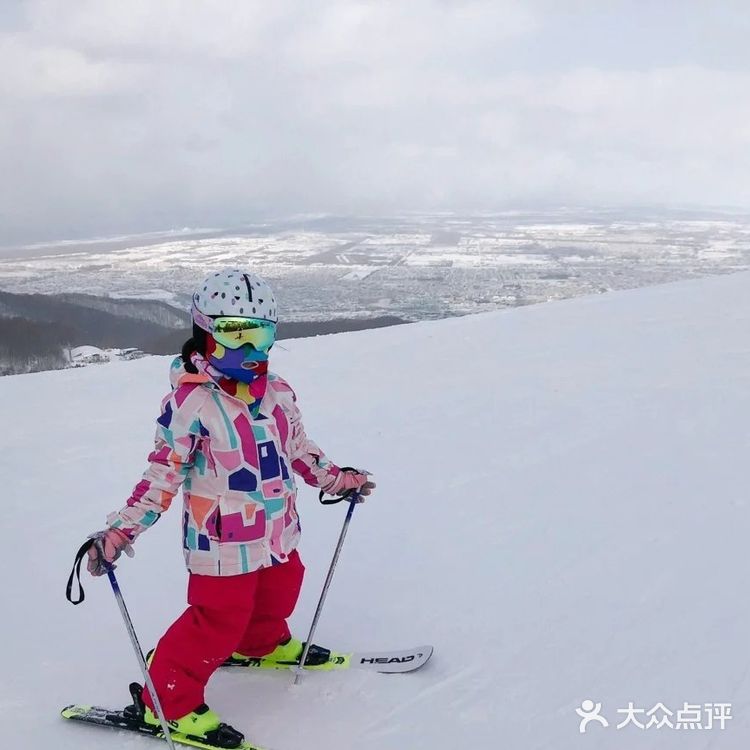 一定要带宝贝体验一下滑雪的快乐哦~