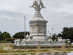 -皇家田广场(อนุสาวรีย์ทหารอาสา)