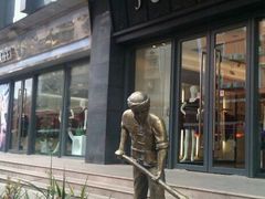 -鸿通城购物中心