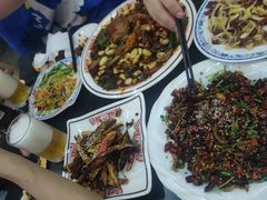 -郑小二山东特色炒鸡店(红小巷店)