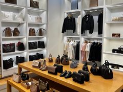 -百年港湾奥特莱斯(香炉礁店)