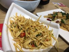 香辣豆腐丝-花馬肆.云南过桥米线(汉神购物广场现场熬汤店)