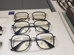 -宏宇眼镜蔡司依视路折扣店(兆佳眼镜城店)