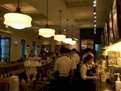 大堂-星巴克臻选(广州沙面店)