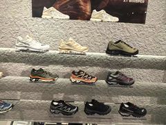 -SALOMON萨洛蒙(青岛海信店)
