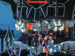 -北戴河碧螺塔海上酒吧公园