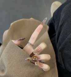-桃色美甲沙龙