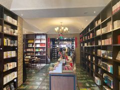 -钟书阁(松江泰晤士小镇店)