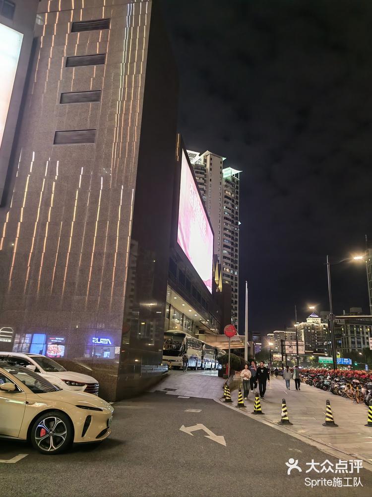 美罗城的夜晚真是很漂亮呀