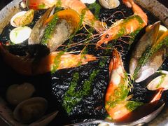 传统西班牙墨鱼汁海鲜饭-BROWNSTONE布朗石西班牙餐厅(深圳湾店)