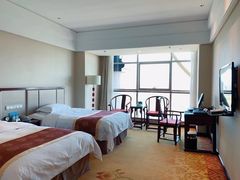 -乌兰湖畔草坪轻奢营地