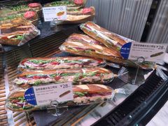 金枪鱼碱水包三明治-巴黎贝甜(凯德MALL望京店)