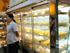 面包甜点陈列柜-凯司令西点房(虹桥路站店)