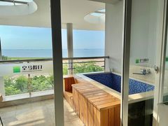 -皇马海口湾海景酒店(万绿园秀英港店)