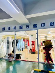 -月月婚纱礼服仓储店(王府井店)