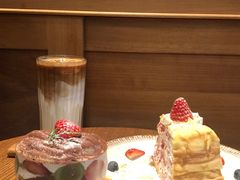 当季鲜草莓蛋糕-懒鱼时光馆(沙坪坝店)