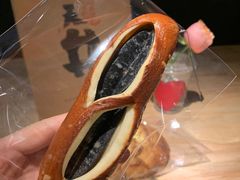 碱水墨鱼肠-天井·丑面包搭咖啡