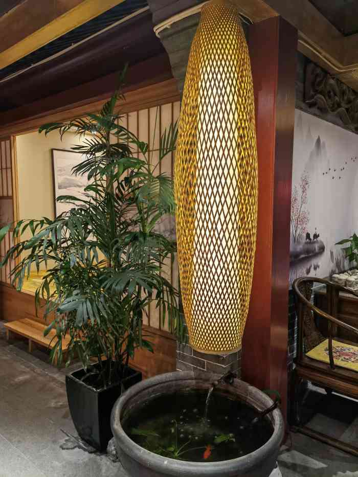 悦真雅院清真庭院餐厅"环境好!服务态度也很好,菜肴口味不错.