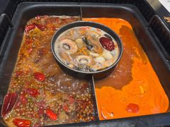 -老牌坊云南鱼豆花火锅(哈西万达店)