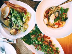 -Chom Cafe and Restaurant